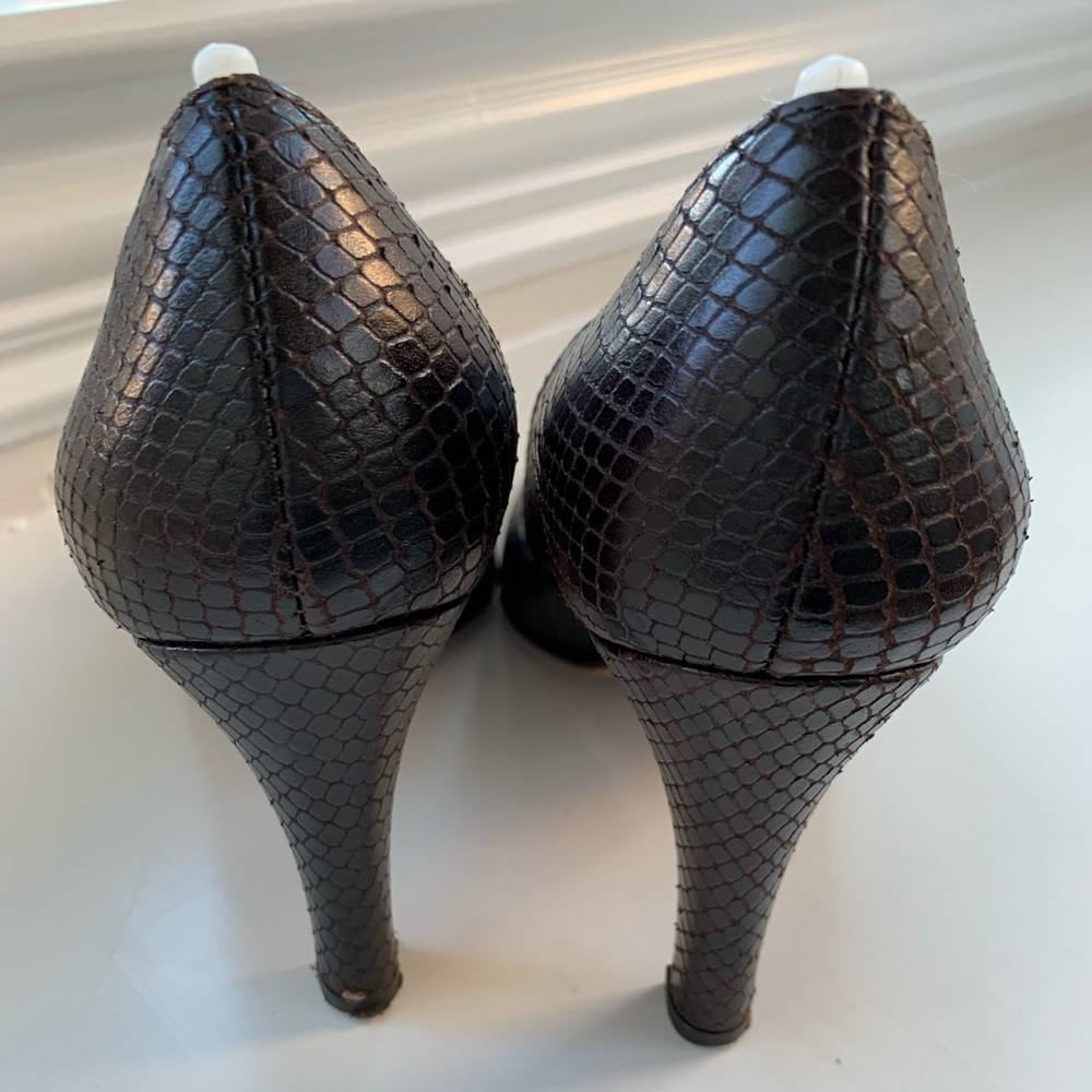 Banana Republic Leather “Snakeskin” Heels-Size 6.5 - Picture 3 of 4